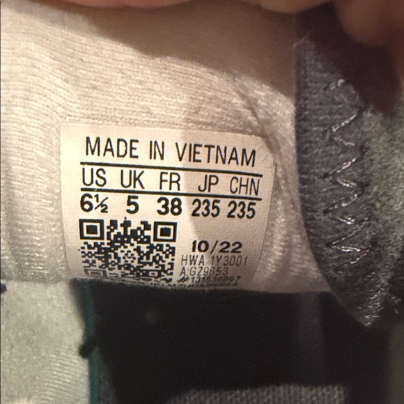 Adidas White and Black Sneakers - Picture 4 of 6